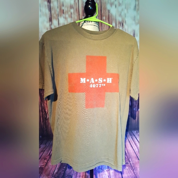 M*A*S*H Other - M*A*S*H 4077th Graphic Tee - Medium (38,40) - GUC - Army Green/Red/White